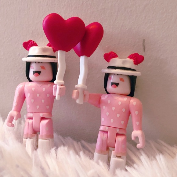 cSapphire Roblox Toy with Super Pink Heart Face Code - Picture 4 of 8